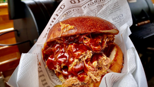 Novinka na gastromapě - pomalu připravované Maso v housce