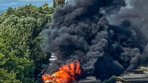 Telegraficky: Na D35 shořela dodávka a osobní auto