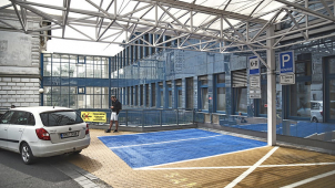 Fakultka zavádí modré parkovací zóny