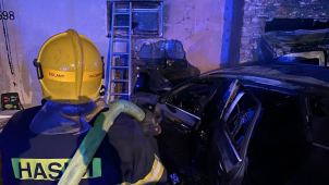 V Dolanech u Olomouce bouralo auto do rodinného domu