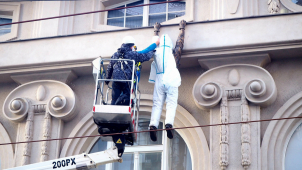 Černého Lupič z Muzea umění v Olomouci dostal antikovidový oblek