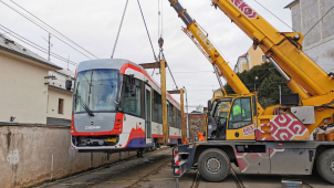 Do Olomouce dorazila nová tramvaj. Takto příjezd vypadal