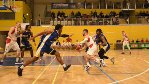 Basketbalisté BK REDSTONE lákají na vstup a pití zdarma