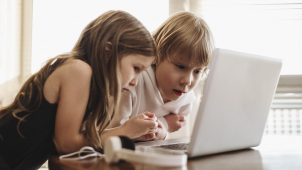 Odborníci z Filozofické fakulty UPOL varují před dopady internetu na mládež