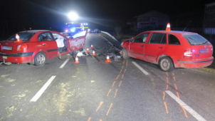 Posádka bouraného auta se nepostarala o dítě, to smetl další vůz