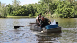 V Přerově čistí přírodní koupaliště Velká Laguna