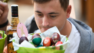 Horní náměstí ve znamení Velikonoc: Trhy a cimbálovka