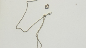 Muž během hádky ženě nafackoval a strhl řetízek