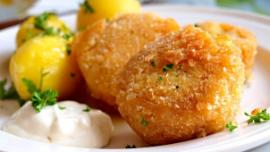 Oběd po Olomoucku? Smažené tvarůžky se salámem