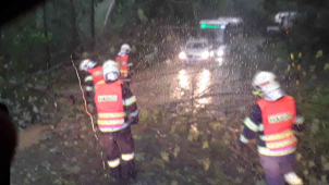 Účet za kroupy: Rozbité Konicko, z tábora evakuovali děti
