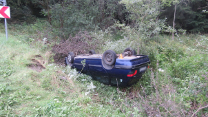 Opilý řidič na Prostějovsku otočil auto na střechu