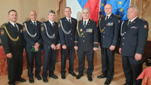 Příslušníci hasičů si převzali medaile Za věrnost I. stupně