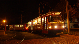 Olomoucké ulice opět brázdí vánoční tramvaj