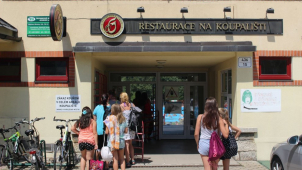 V Jeseníku je k pronájmu restaurace na koupališti