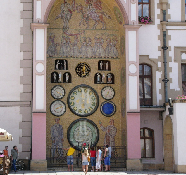 Vrátit orloji historickou podobu? A která by to měla být?