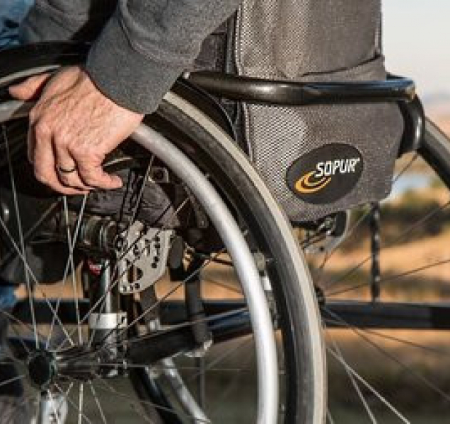 Charita vyhlásila sbírku kompenzačních pomůcek pro potřebné