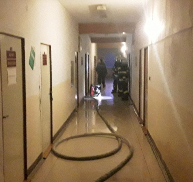 Hasiči zasahují u požáru v jedné z uničovských ubytoven