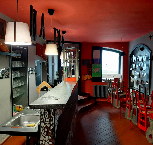 Olomoucké podniky a vládní nařízení: zavřeno, rozvoz i okýnko