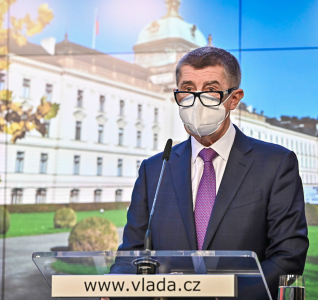 PES v pátek zaštěká na čtvrtém stupni, obchody ale nezavřou