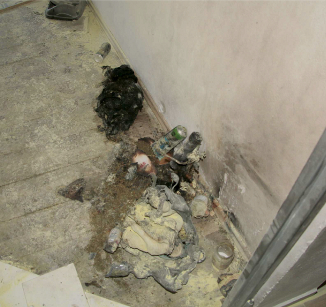 Dvěma mladíkům v Olomoucké bytovce bouchla varna drog