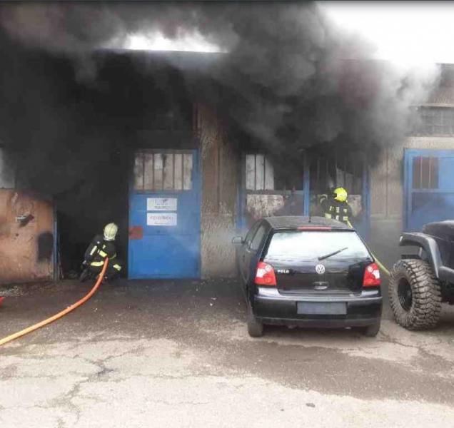 Plameny zachvátily garáž v Zábřehu