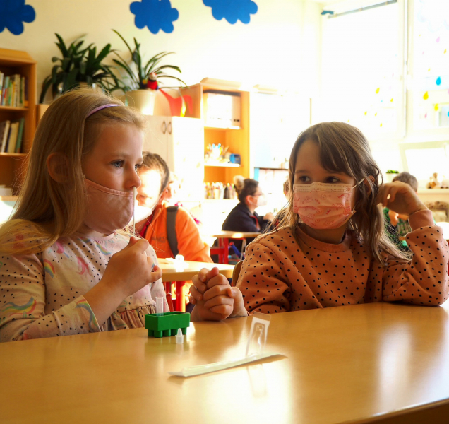 Olomoucké děti se vrátily do škol, problémy jsou s testy