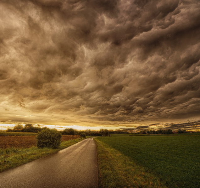 Meteorologové varují před bouřkami a silným větrem