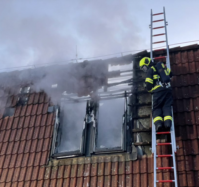 Požár prodejny motorek v Trnávce se obešel bez zranění