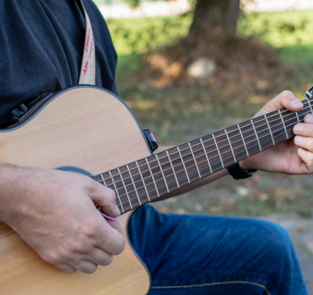 Kytaristu i fotbalistu řešili o víkendu strážníci