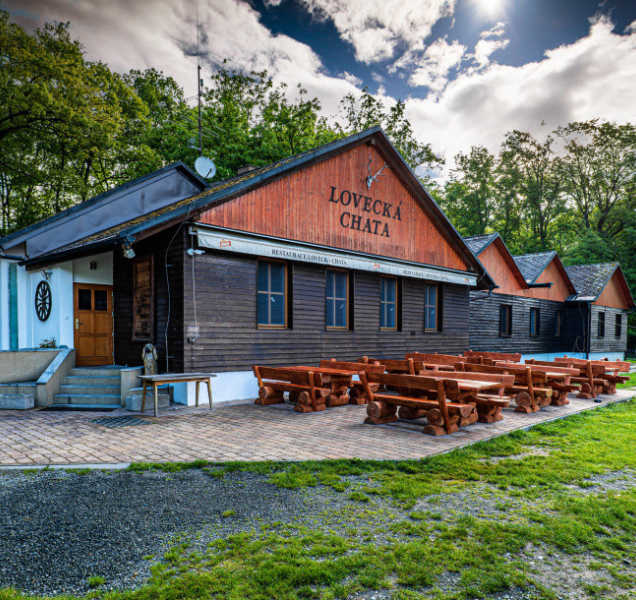 K Lovecké chatě jen objížďkou, opravuje se lesní cesta