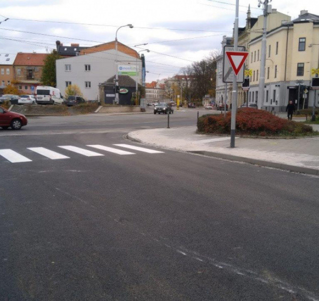 Třída Svornosti je po opravě průjezdná