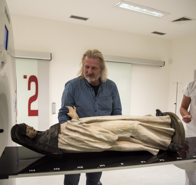 Fakultní nemocnice Olomouc pomáhá léčit stará umělecká díla