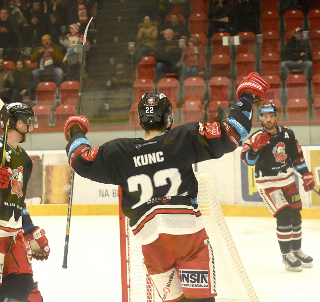 Hokejisté HC Olomouc doma porazili Pardubice