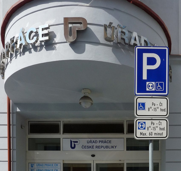 Nezaměstnanost v dubnu mírně klesla