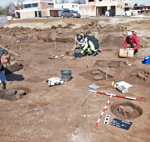 Archeologové pokračují v průzkumu Slavonína