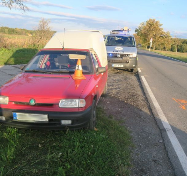 Řidič si zachránil život, když přerazil závoru na přejezdu