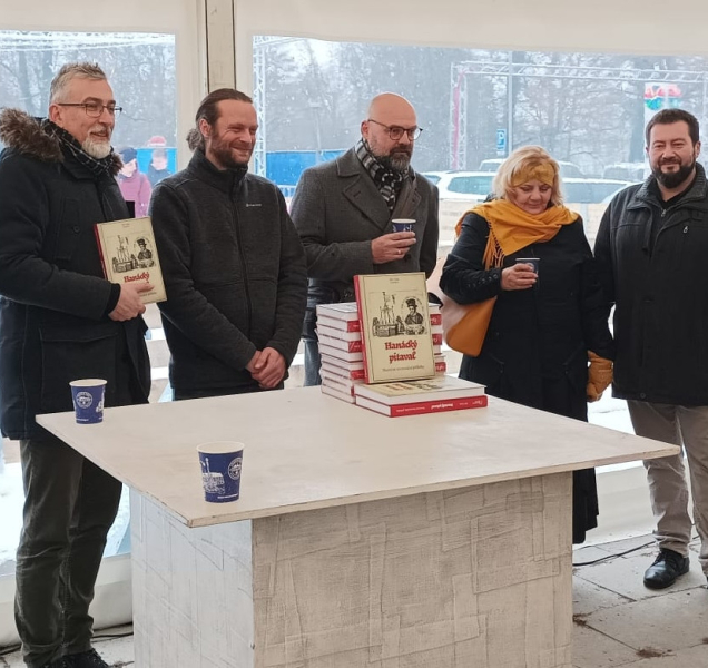 Křest knihy o zločinech se odehrál na místě skutečného zločinu
