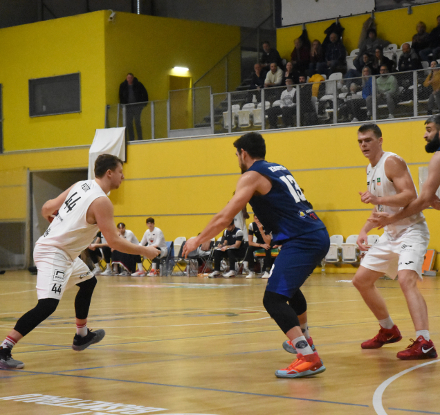 Basketbalisté BK REDSTONE hrají v Ostravě se sousedem v tabulce