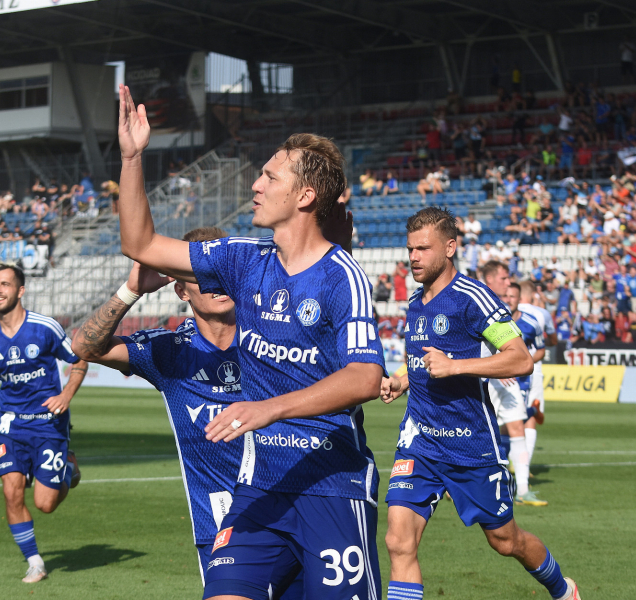 Juliš je v pořadí, také čtyři odchovanci Sigmy