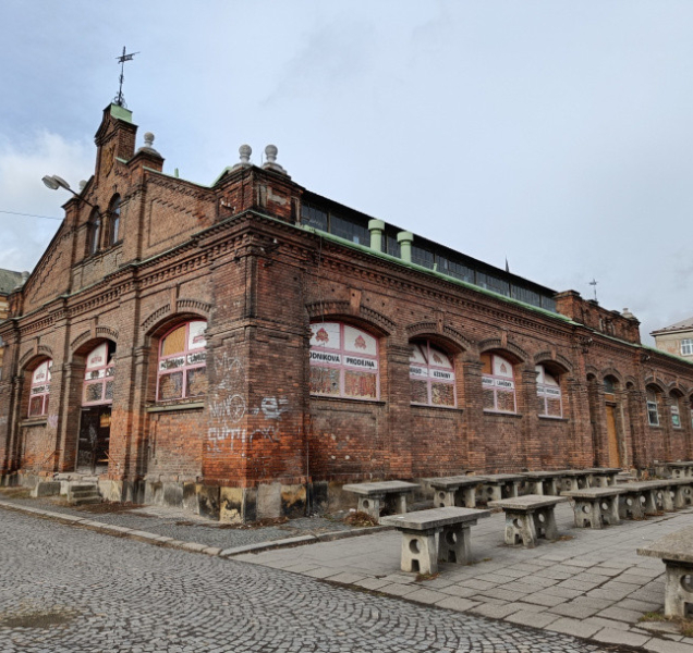 ANKETA: Koupí město budovu tržnice od soukromníka?