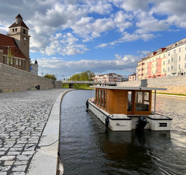 Náplavku oživí koncert saxofonistky, která nadchla amerického prezidenta