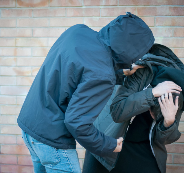 Útočník v olomouckém parku napadl muže nožem a vážně ho zranil