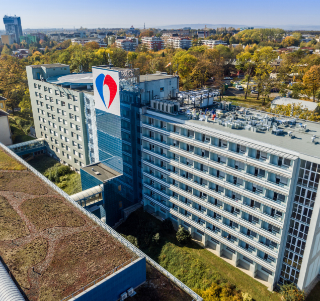 Muž chtěl skočit ze střechy. Drama ukončil vyjednavač