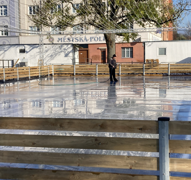 Dnes se otevírá veřejné kluziště na tržnici v Olomouci