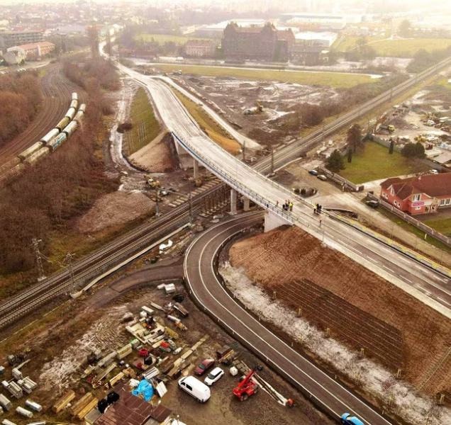 Řidiči se dočkali kýženého nadjezdu nad železničním koridorem