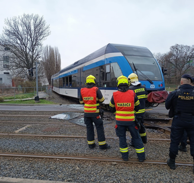 Na Švýcarském nábřeží vykolejil vlak