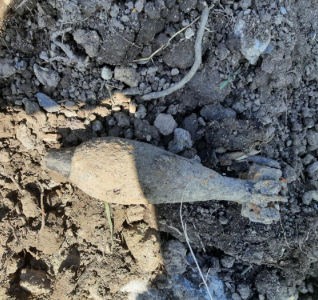 Nebezpečný nález: pyrotechnik potvrdil, že jde o dělostřelecký granát