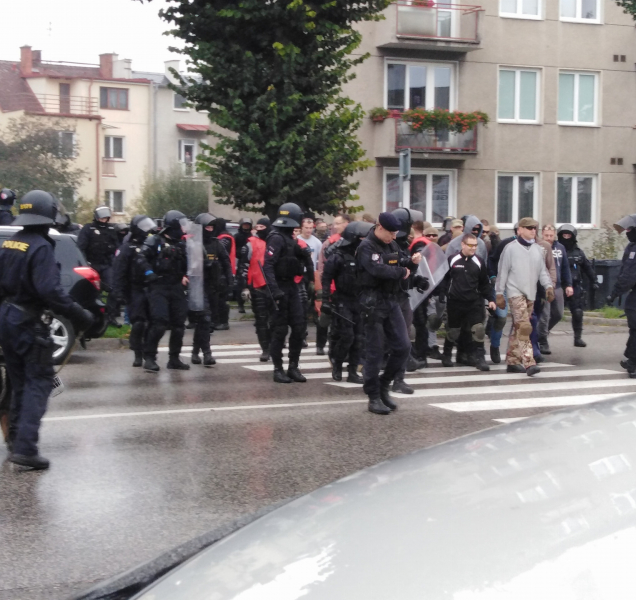 Těžkooděnci a dav ve městě? Jenom cvičení