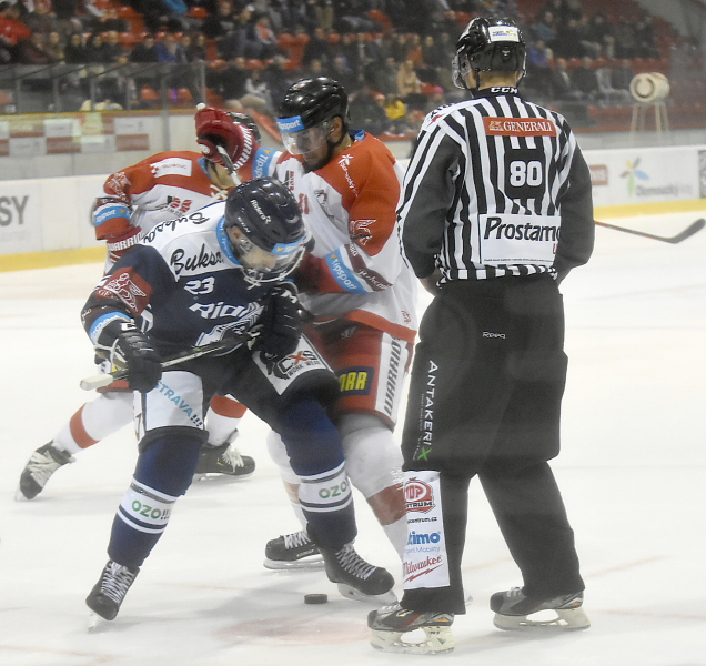 Mora držela krok půl zápasu, pak stříleli domácí