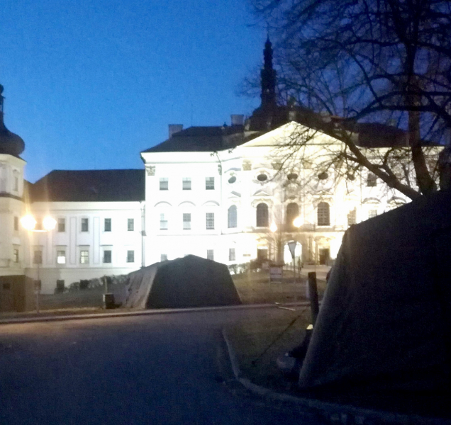 Vojenská nemocnice se chrání před infekcí